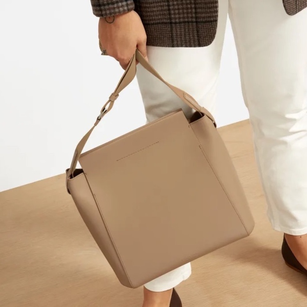 🚫SOLD 03/22🚫 EVERLANE Form Bag- Desert Sand